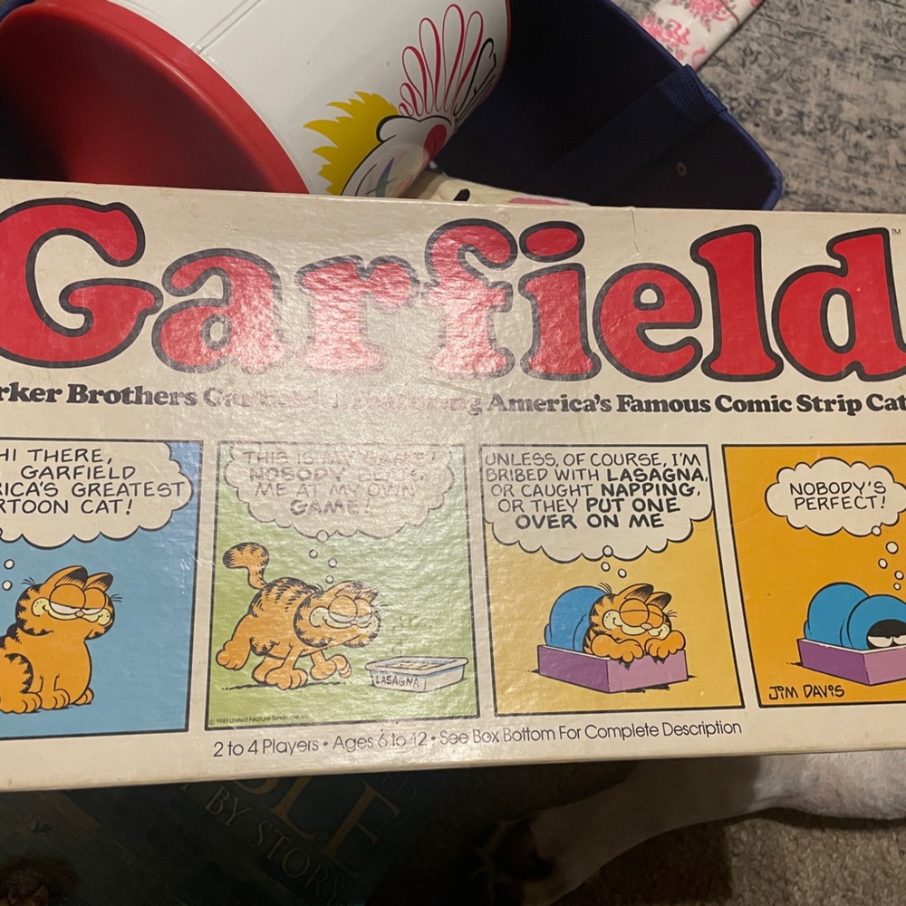 Garfield Board Game - Classic Comic Strip Design (Orange)